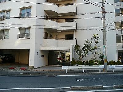 Entrance. Common areas