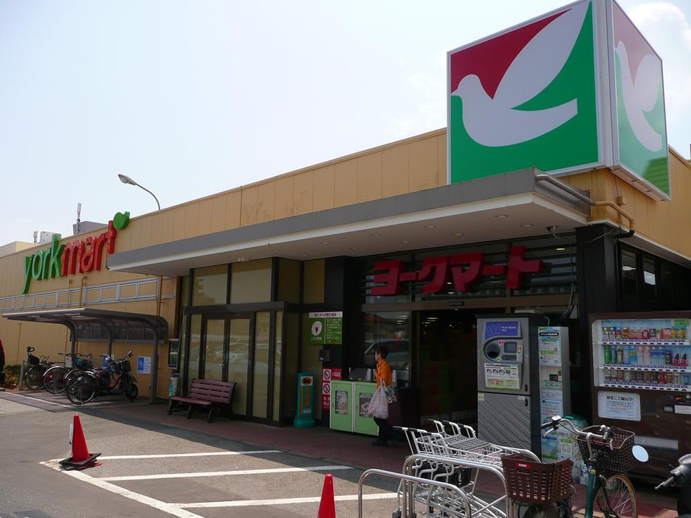 Supermarket. York Mart until Natsumidai shop 1186m