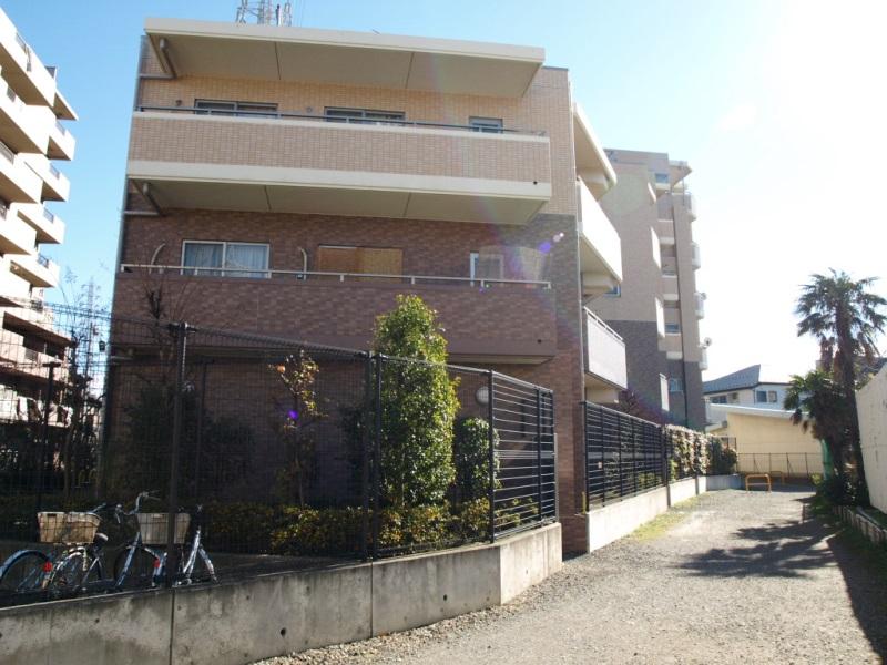 Local appearance photo. Local (12 May 2012) shooting