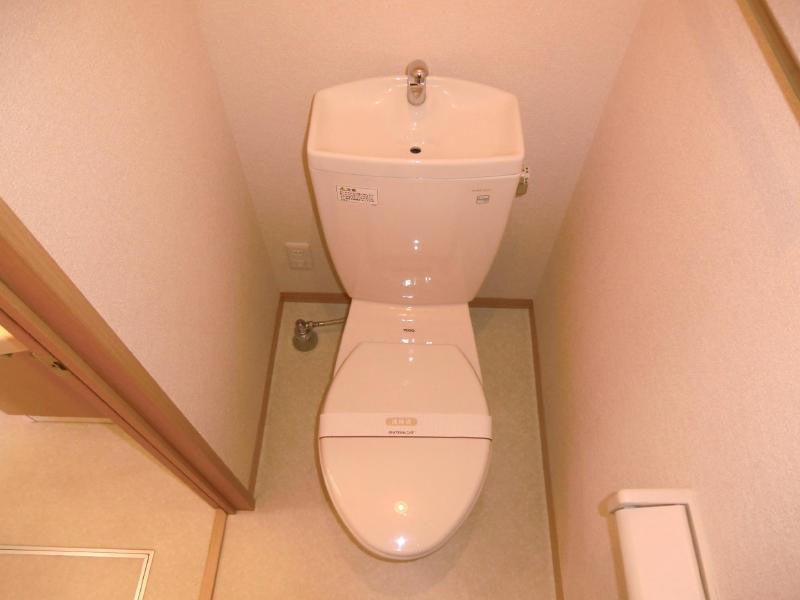 Toilet. There are toilet space enough