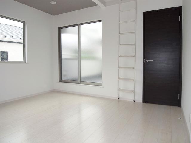 Non-living room. Size Master Bedroom 8.0 Pledge of leeway