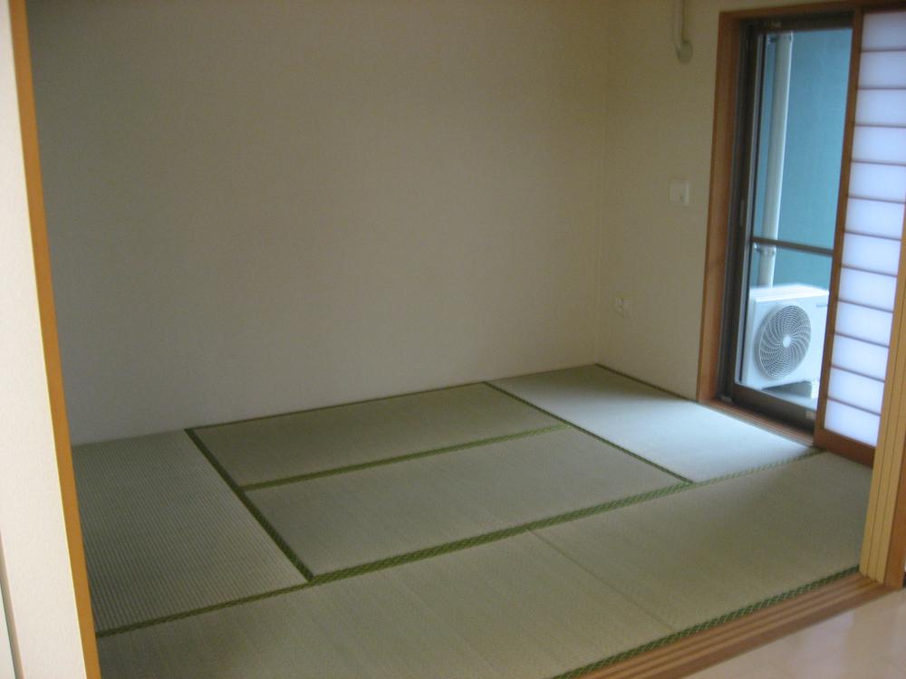 Non-living room. Convenient Japanese-style room that can be used, such as in the playroom of the children in the drawing-room. With futon Maeru closet!