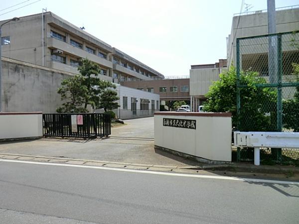 Junior high school. 1500m to the large hole junior high school