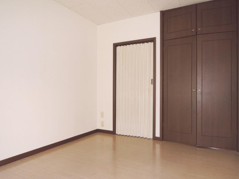 Living and room. Sobu Line "tsudanuma station" 14 mins. Commute ・ It is convenient to go to school.