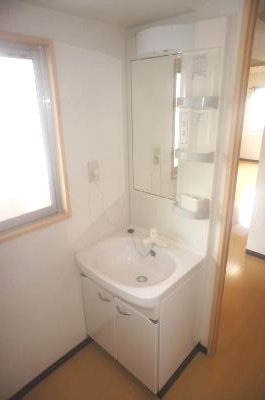 Washroom. Independent wash basin is an important point of looking for room.