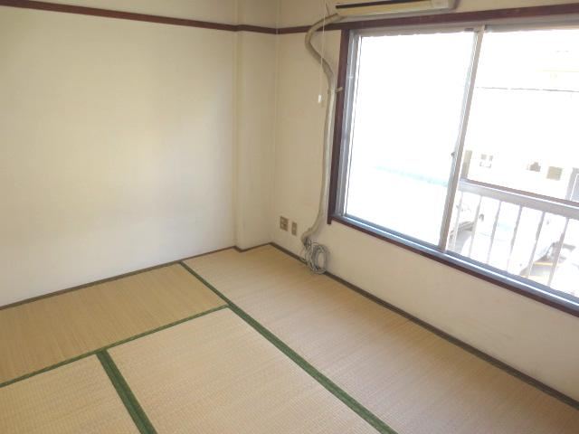 Living and room. 6 is a Pledge of Japanese-style room.