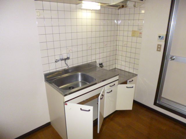 Kitchen. Gas stove can be installed