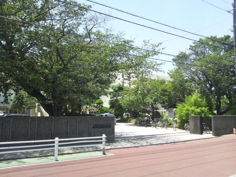 Primary school. 716m to Funabashi Municipal Yakuendai Minami Elementary School