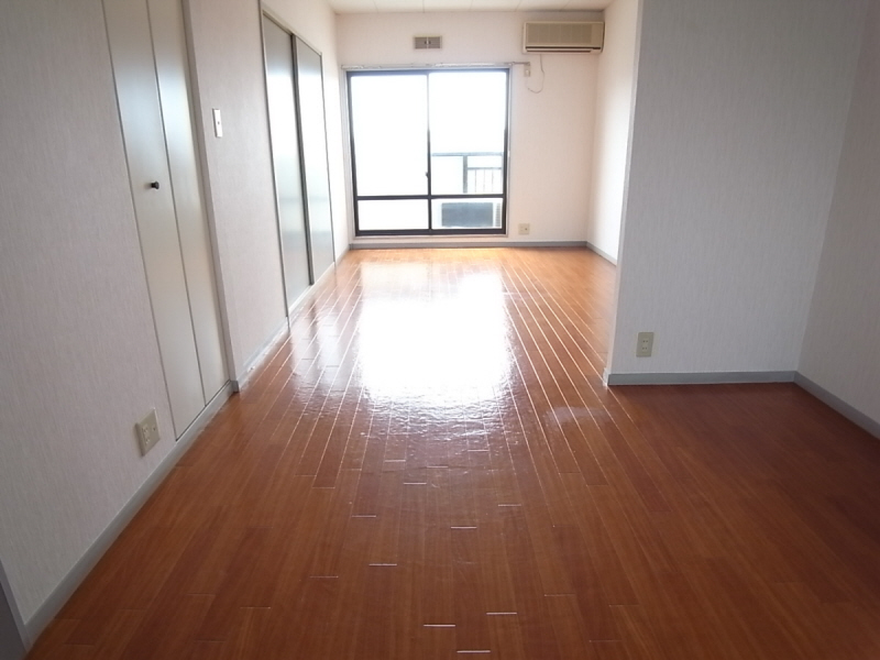 Living and room. Popular Tsudanuma Station Available! !