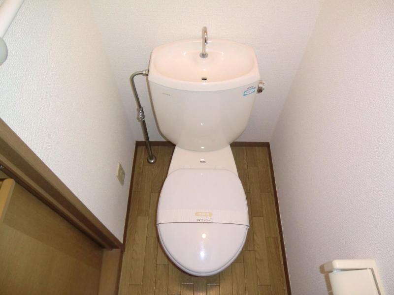 Toilet. Toilet is enough I also is clean space