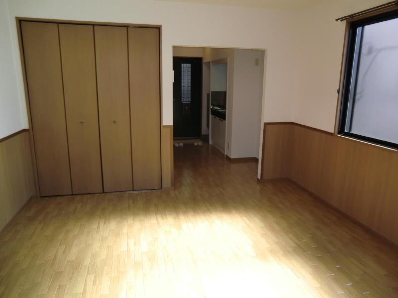 Living and room. Do not take care on the first floor with two faces lighting storage also spacious in