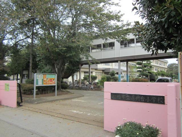 Primary school. Yakuendai until elementary school 350m