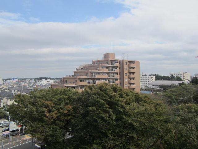 View photos from the dwelling unit. Southeast side view / View from the site (October 2013) Shooting