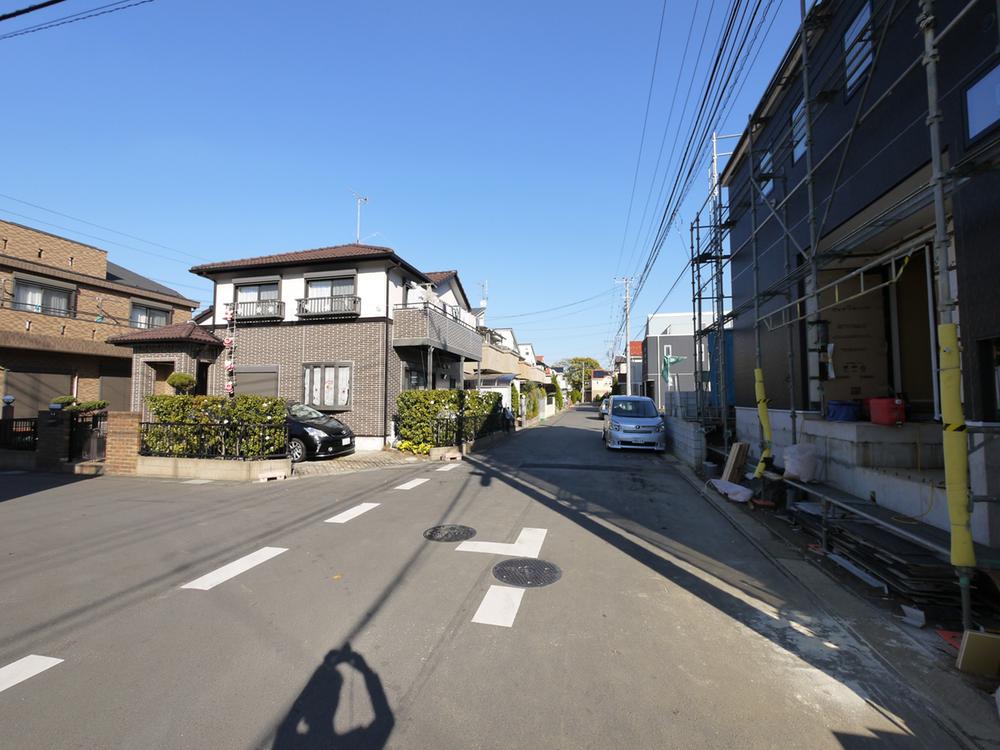 Local photos, including front road. Local (11 May 2013) Shooting It is a quiet residential area