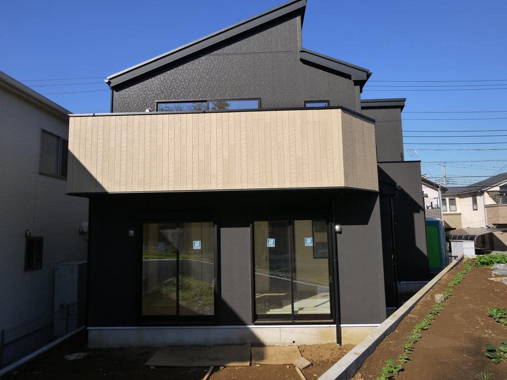 Local appearance photo. Local (12 May 2013) Shooting