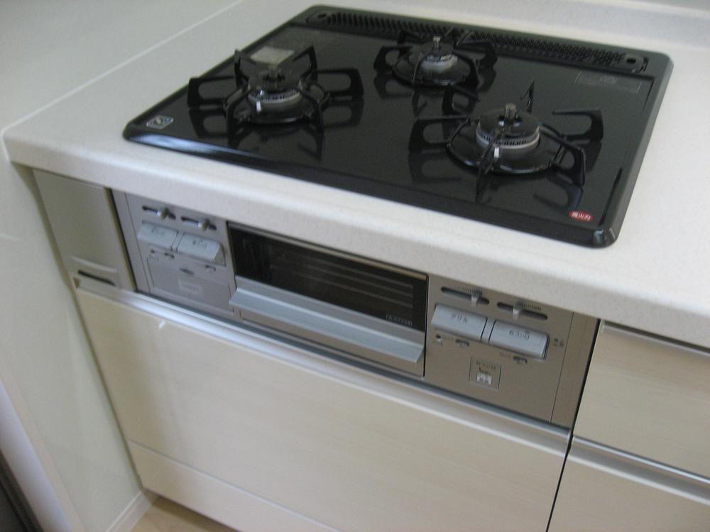 Other Equipment. 3-neck gas stove, Enamel top type of a gas stove with anhydrous one side grill.
