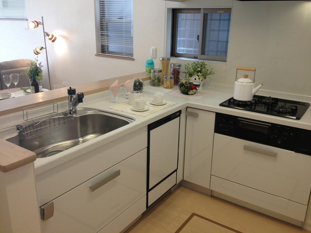 Kitchen. L-shaped kitchen, It is easy to move and easy to use. Dishwasher also comes with a happy system Kitchen.