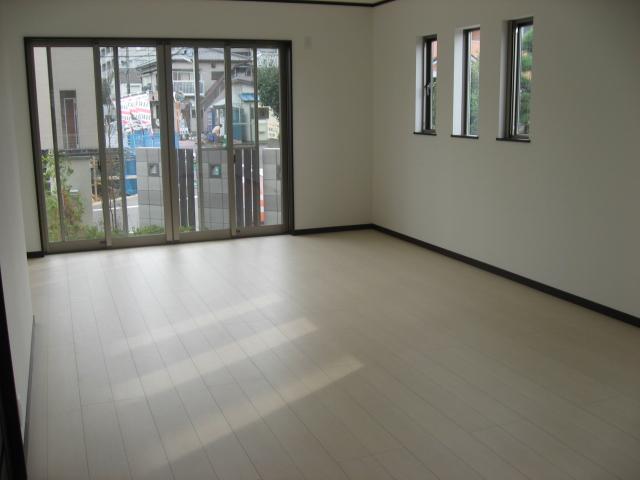 Living. Living is a pledge 20.25. It pours sunshine from the west for the corner lot.