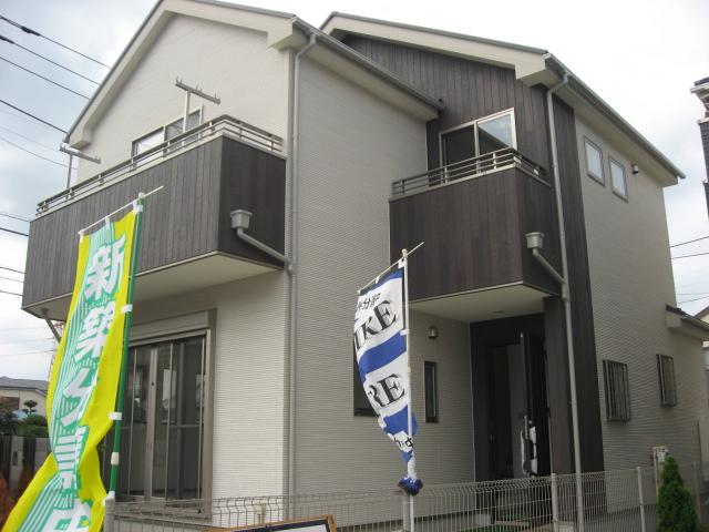 Local appearance photo. 1 Building appearance. It is the property of the south road corner lot.