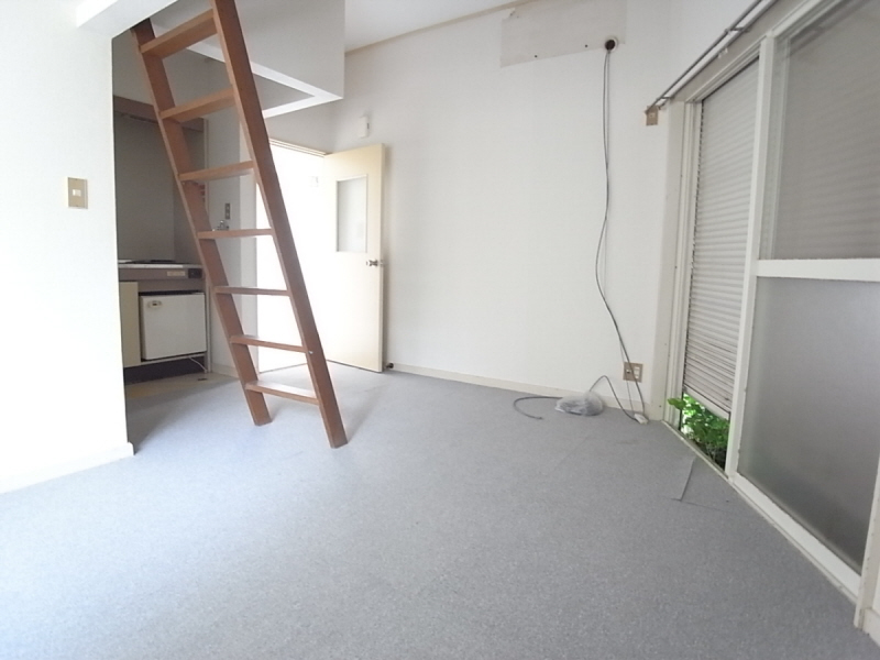 Living and room. Popular Tsudanuma Station Available! !