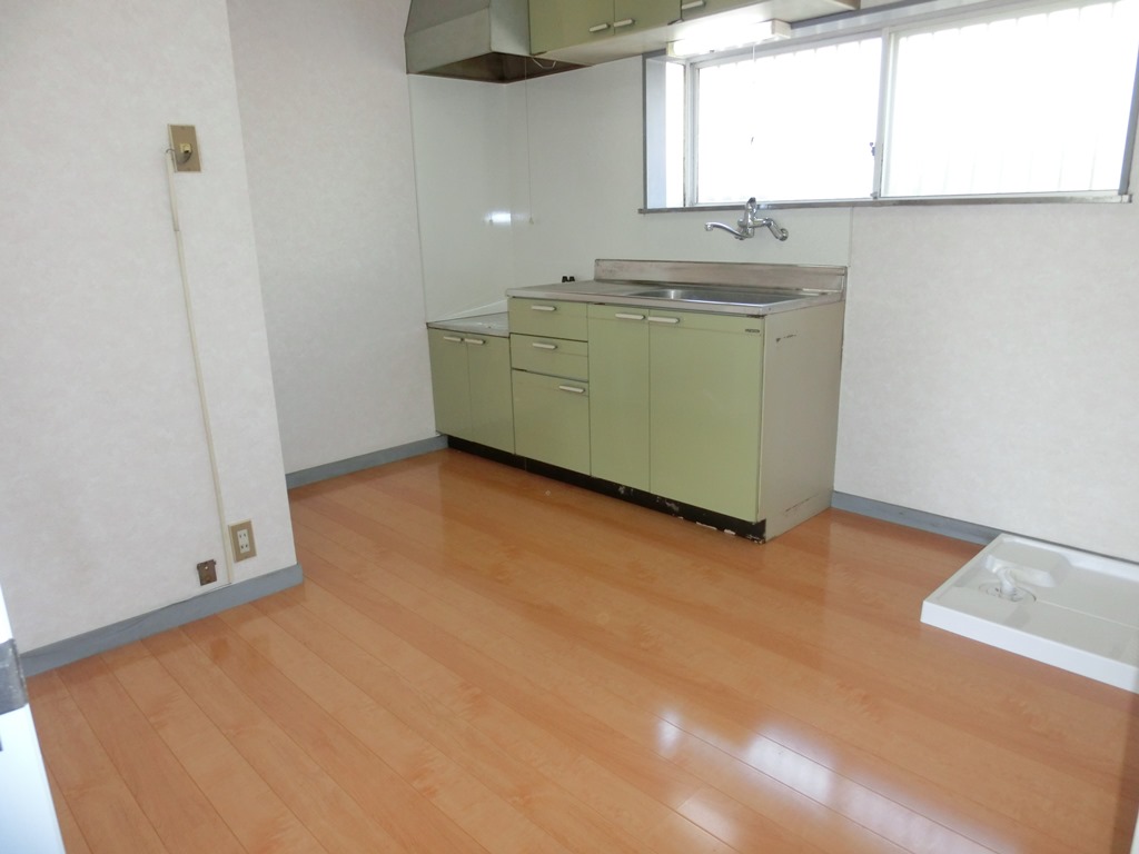 Kitchen. This is a new flooring.