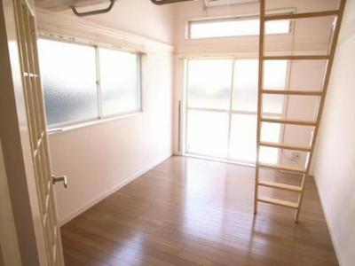 Other room space. It is a photograph of another room ☆