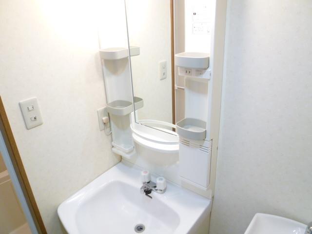 Washroom. You Hakadori also ready in the morning because it is independent wash basin