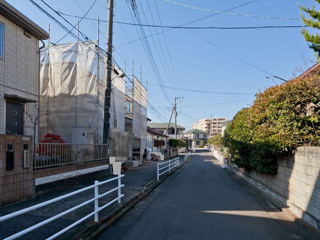 Local photos, including front road. Local (12 May 2013) Shooting