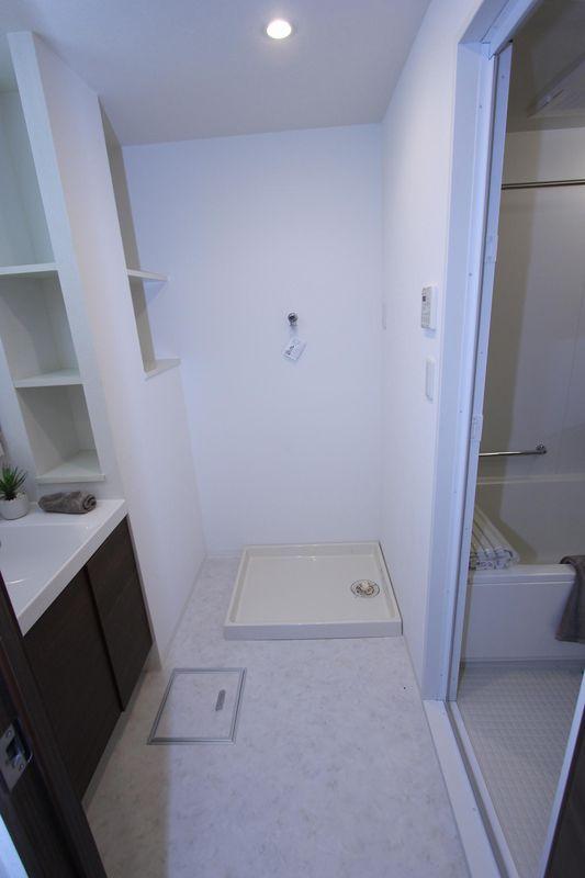 Other introspection. Interior photos of near washroom