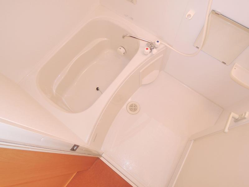 Bath. Bathroom with a clean feeling is with additional heating function.