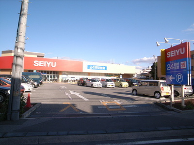 Supermarket. Seiyu to (super) 438m