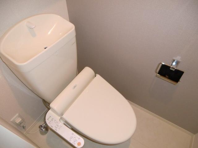Toilet. Since the bidet a complete mounting is not required