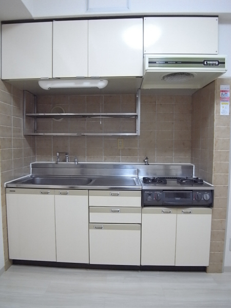 Kitchen. 2-neck with gas stove! You can happily cooking! !