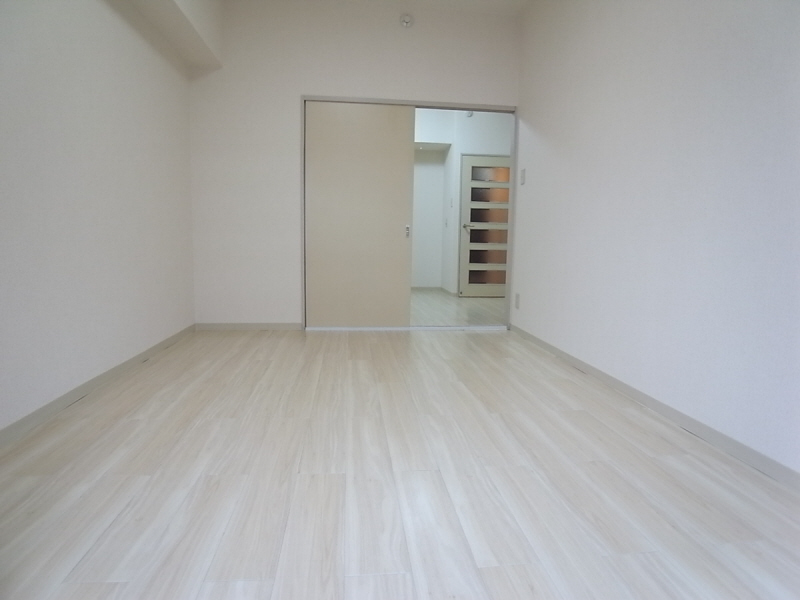 Living and room. Bright room in the west! It is life-friendly environment