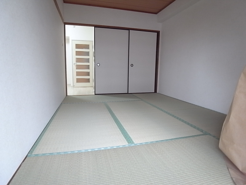 Living and room. Very calm Japanese-style room! Guests can relax purring ☆