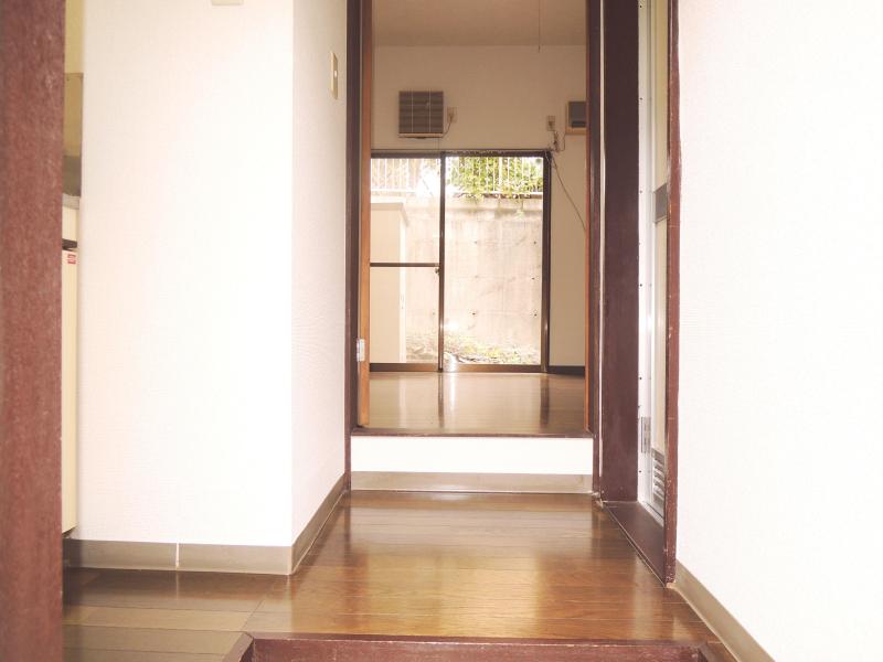 Balcony. The rents in tsudanuma station within walking distance! Do not miss!