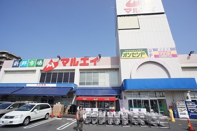 Supermarket. MARUEI Yakuendai store up to (super) 753m