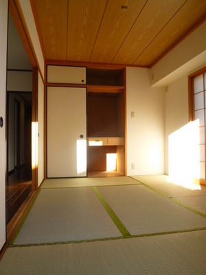 Other. Japanese-style room adjacent to the living room will come in handy.