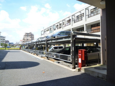 Parking lot. On-site parking is 12,000 yen / Month Availability ・ Size confirmation is necessary