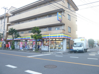 Convenience store. MINISTOP up (convenience store) 450m