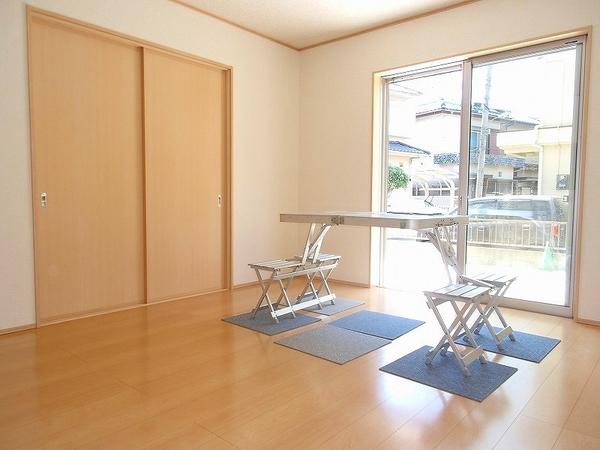 Same specifications photos (living). Example of construction