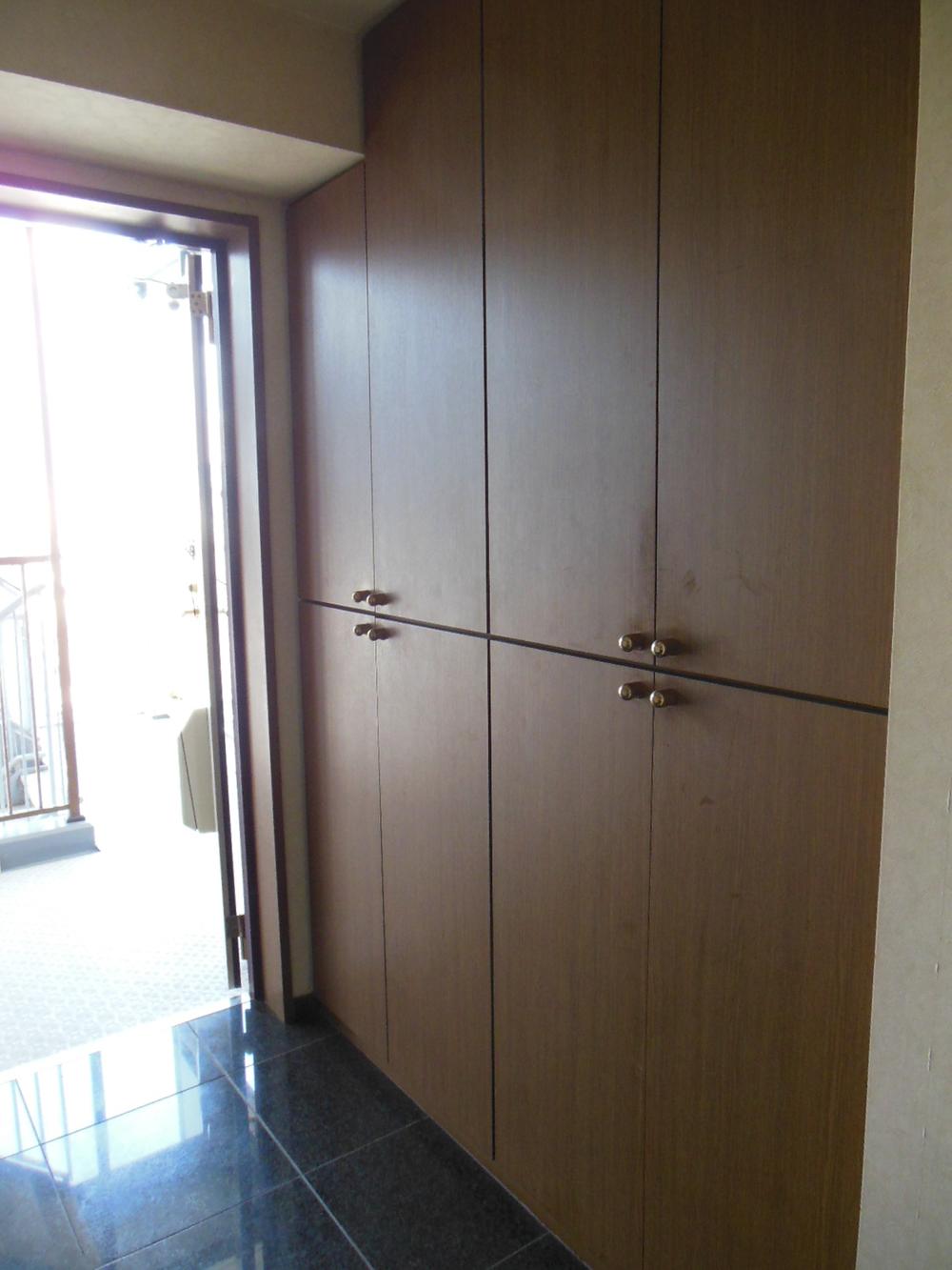 Receipt. Entrance storage