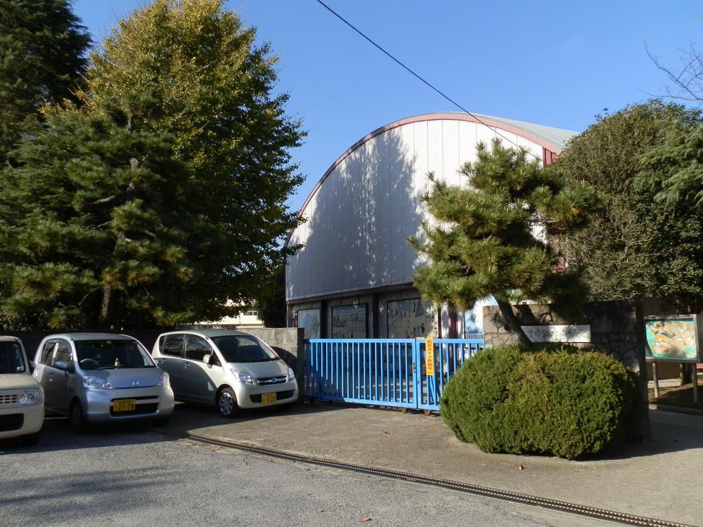 Primary school. Nakanogi elementary school 3-minute walk