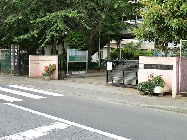 Primary school. Yakuendai until elementary school 680m