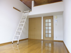 Living and room. Wide ~ There is an 8-tatami rooms ☆
