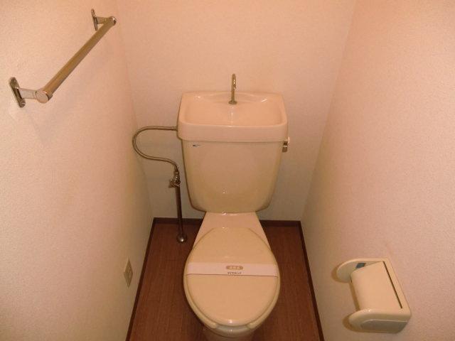 Toilet. Toilet also is sufficient breadth in the clean cleaning being completed