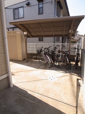 Other common areas. Bicycle here ☆