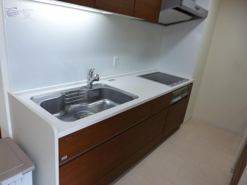 Kitchen. Indoor (10 May 2013) Shooting