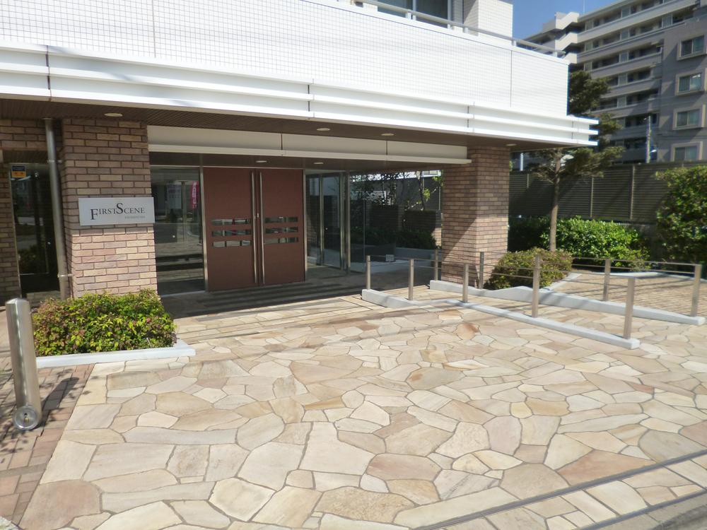 Entrance. Common areas