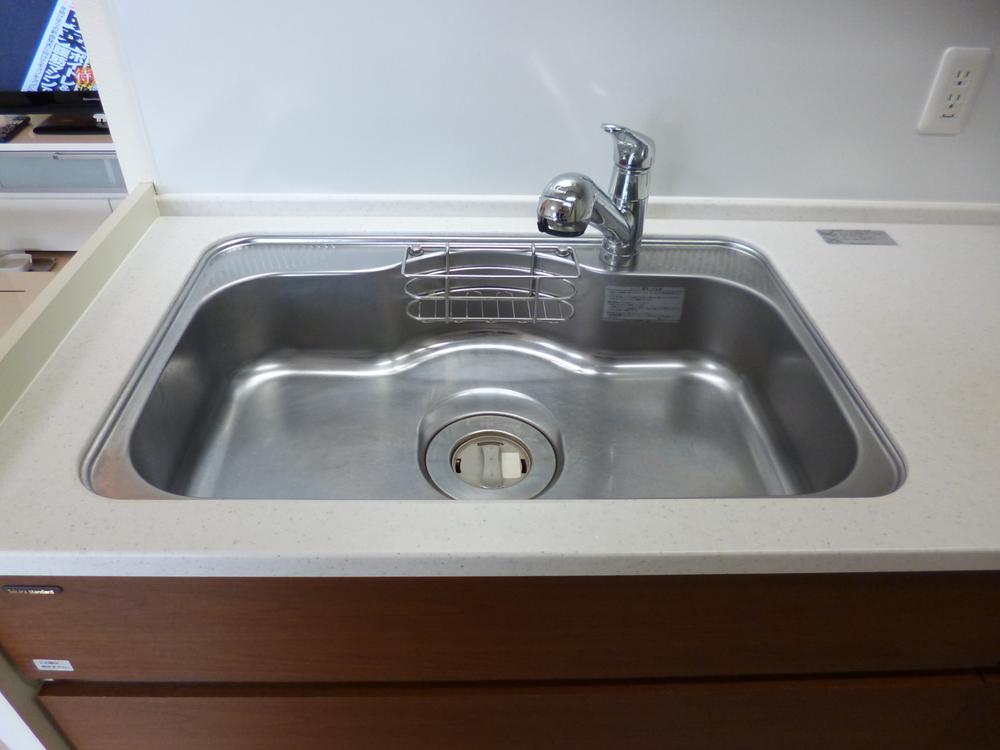 Wash basin, toilet. Indoor (10 May 2013) Shooting